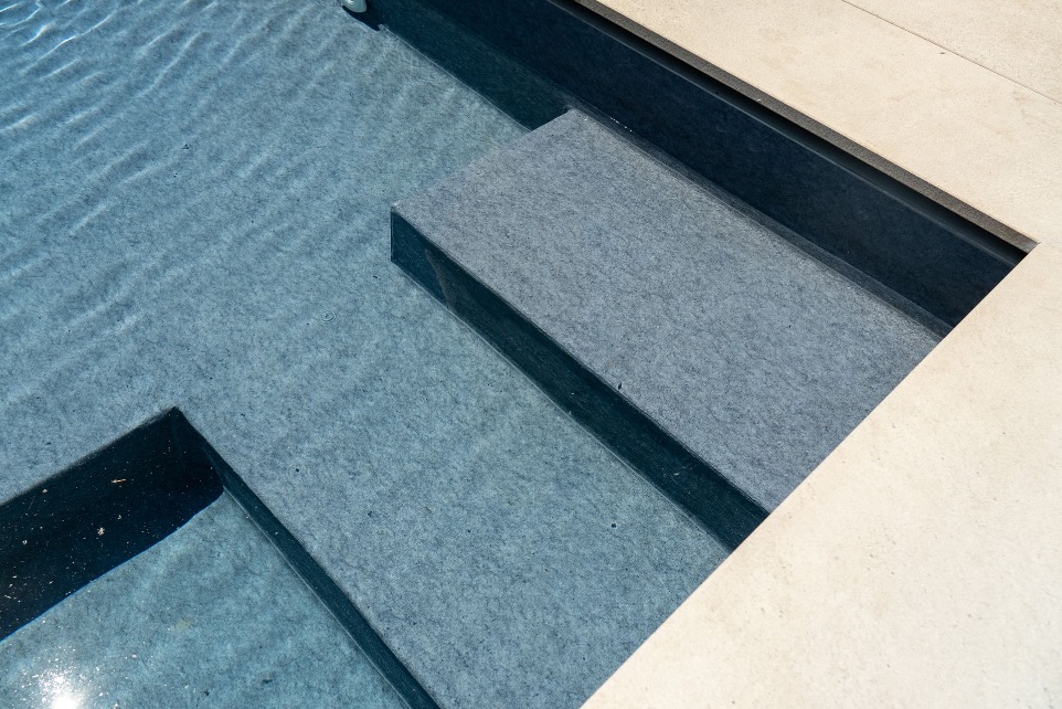 Anti-dérapant à rendu pyramidal assorti pour membrane armée Proflex  Haogenplast gamme Unis classiques Construction piscine